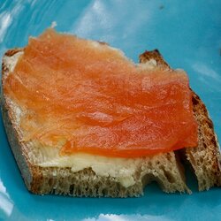 200g environ de Truite fumée tranchée et mise en plaquettes